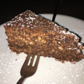 Gluten-free cake from Mama Eat!